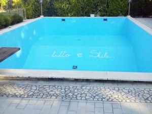 rivestimento-piscina-resina